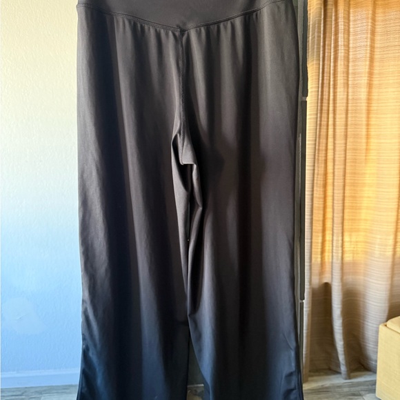 Soothefeel Black Wide-leg pant - Picture 3 of 9